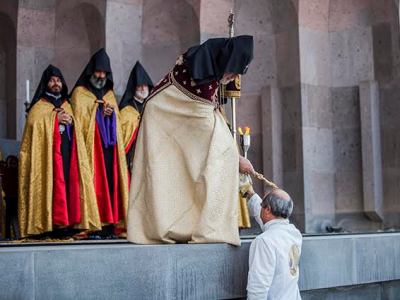 Pan-Armenian Games’ torch blessed at Holy Etchmiadzin