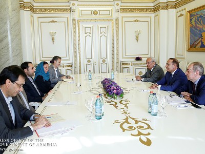 Armenia PM meets with Iranian export development bank director (PHOTO)
