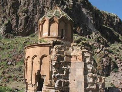 Last church of Armenian Khtskonk complex in Turkey on verge of destruction