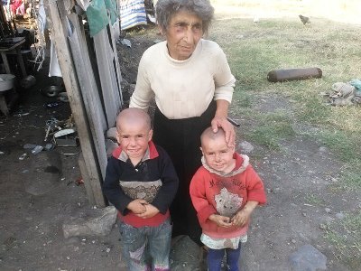 2 փոքրիկ սենյակ եւ միայն մահճակալներ. ի ծնե համր աղջնակները զրկված են գրեթե ամեն ինչից (ֆոտո)