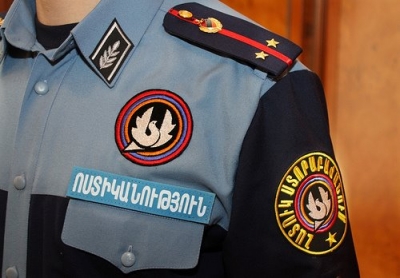 В Ванадзоре мать и сын попытались обезоружить полицейского