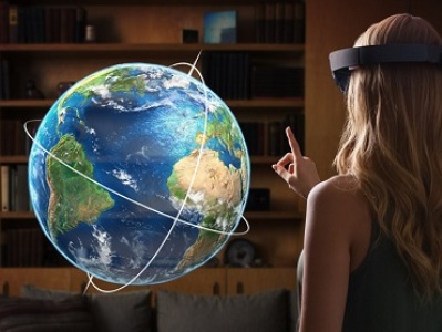 Первая версия очков дополненной реальности Hololens появится через год