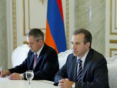 Armenia PM bids farewell to outgoing Belarus ambassador