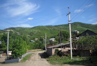 «Ժողովուրդ». Ադրբեջանը Տավուշի որոշ գյուղերի սահմանին ռազմավարական նշանակության ճանապարհ է կառուցում