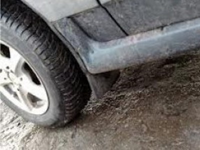 Տեղեր գյուղի մոտ մեքենան մոտ 10 մետր դուրս է եկել ճանապարհից ու հայտնվել հանդամասում