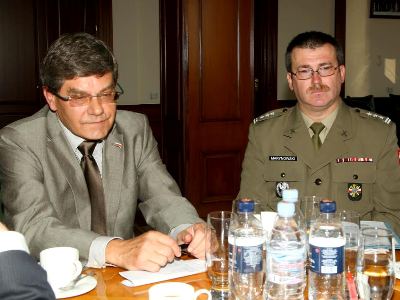 Armenia defense minister and Poland ambassador discuss military collaboration