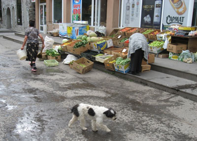 «Ժամանակ». Նոր Նորքի շուկայի առեւտրականներին արդեն 10-15 օր է՝ հանել են, բայց նրանք գովերգում են «ընկեր Ալեքսանյանին»
