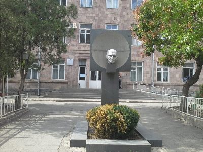 Թիվ 27 դպրոցի շուրջ աղմուկը չի դադարում. դատապարտված տնօրենը տնօրենի մրցույթի հայտ է ներկայացրել