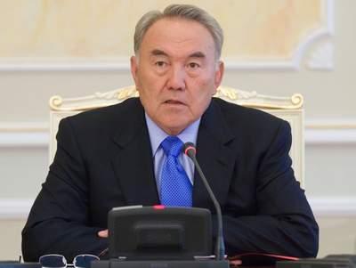 Назарбаев ввел мораторий на увеличение зарплат чиновников до 2018 года