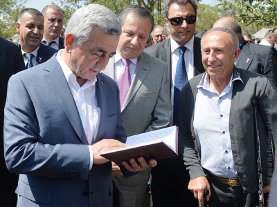 Սերժ Սարգսյանը հանդիպել է երիտասարդ ճամբարականների հետ (ֆոտո)