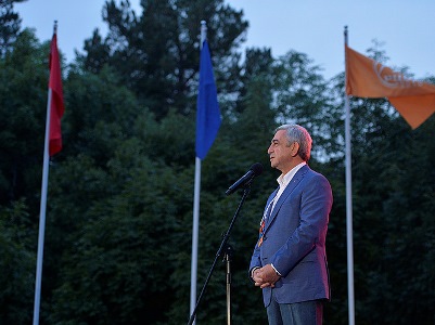 Սերժ Սարգսյանը՝ բազեականներին. Վստահ եմ, որ աչքի լույսի պես եք պահելու մեր անկախությունը (ֆոտո)