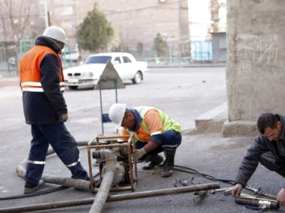 Մաքրվում են Երեւանի հեղեղատար համակարգերը
