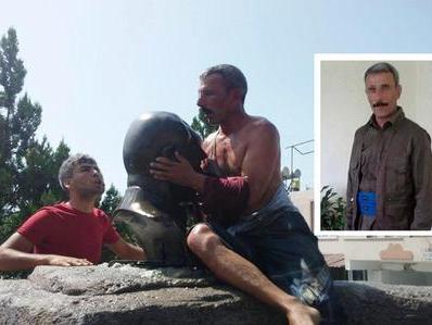 Turkish nationalists beat Kurd and make him kiss Ataturk’s statue