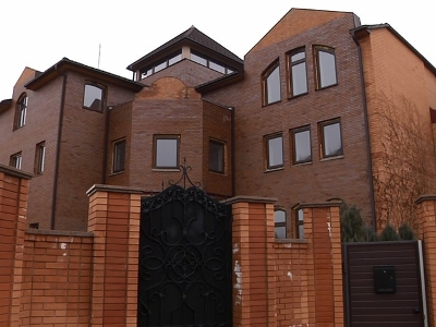 В Украине выставлен на продажу дом Виктора Януковича