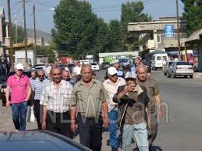 Ժողովուրդ ջան ձեզ, մի տանջեք. մարզպետը քիմպրոմցիներին համոզեց դադարեցնել նստացույցը