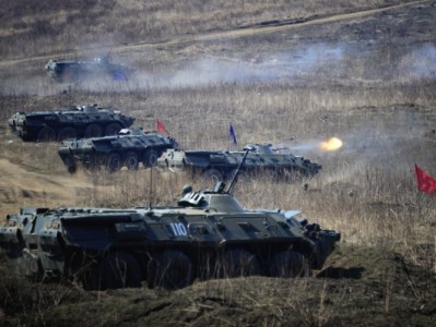 В России стартуют небывалые по размаху армейские учения «Центр-2015»