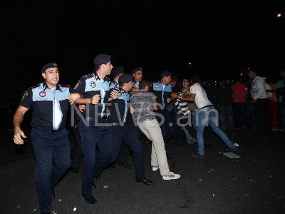 Demonstrators released after being detained from Yerevan Baghramyan Avenue (PHOTOS)