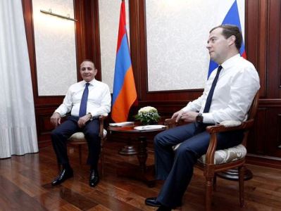 Armenia PM has telephone talk with Russia colleague