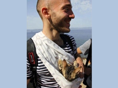 Syrian refugee flees to Greece with his pet kitten