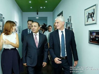 Armenia PM visits Microsoft Innovation Centre in Yerevan
