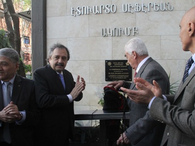 Արգենտինահայ համայնքի հարգանքի տուրքը երկրի նախկին նախագահ Ռաուլ Ալֆոնսինին