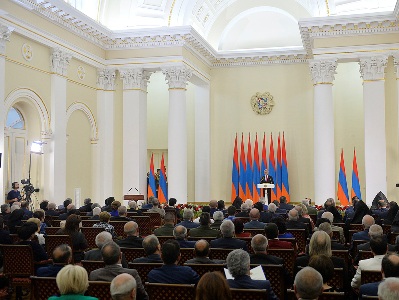 Արմենչիկը, «Ձախ Հարութը», Էռնա Յուզբաշյանը, Համլետ Գեւորգյանը վաստակավոր արտիստի կոչում են ստացել