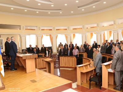 Արցախի խորհրդարանի նստաշրջանը մեկնարկել է մեկ րոպե լռությամբ