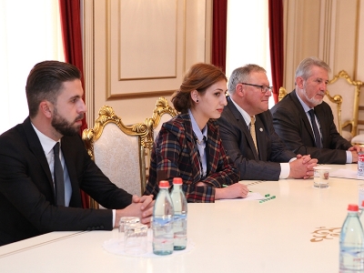 Քվեբեկի խորհրդարանի նախագահը ԱԺ է բերել Հայոց ցեղասպանությունը դատապարտող բանաձեւի բնօրինակը