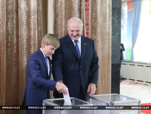 Лукашенко рассказал об условиях своей жизни: Все абсолютно так, как у вас дома