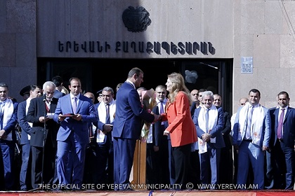 Երեւանի պատվավոր քաղաքացու կոչում՝ Երվանդ Երզնկյանին, Ռաիսա Մկրտչյանին, Ռուբեն Մաթեւոսյանին եւ Արթուր Աբրահամին (ֆոտո)
