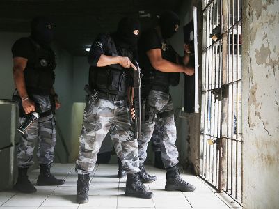 В одной из тюрем Бразилии погибли 3 заключенных и 14 совершили побег