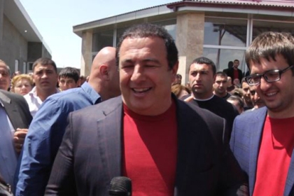 «Ժողովուրդ». Գագիկ Ծառուկյանը սիրուն բան չի անում