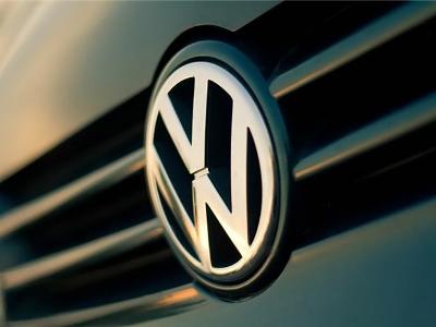 Volkswagen сократит инвестиции на 1 млрд евро в год из-за скандала