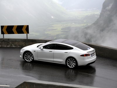 Tesla էլեկտրոմոբիլի ծրագրային նոր ապահովումը ավտոպիլոտի համակարգ կունենա