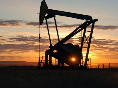 Стоимость нефти слабо увеличивается, доклад МЭА сдерживает рост цен