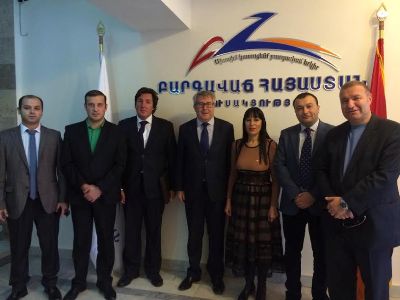 Հայաստանը կարեւոր գործընկեր է. Ռիշարդ Չարնեցկին ԲՀԿ գրասենյակ է այցելել