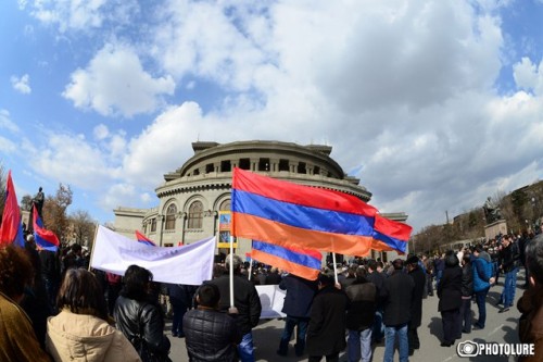 «168 ժամ». Անհամարժեք համարժեքություն. իշխանության եւ հասարակության մակարդակները
