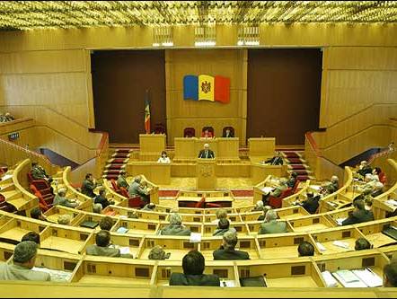 Парламент Молдавии отправил в отставку правительство Валерия Стрельца