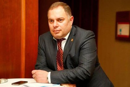 «Հրապարակ». Նույնականացման քարտերի ողջ «կեղտը» կմնա Հովհաննես Սահակյանի վրա
