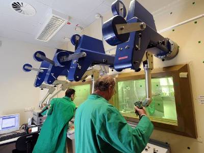 Японские ученые выплавили небьющееся стекло