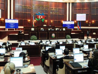 Явка на выборах в парламент Азербайджана на 10:00 составила 12,8%: проголосовал президент