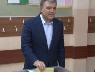 Экс-президент Турции проголосовал на досрочных парламентских выборах