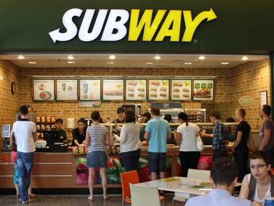 В Британии девушку заперли в холодильнике Subway на всю ночь