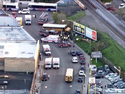 В Чикаго 27 человек пострадали при аварии со школьным автобусом