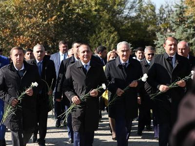 ԱԺ նախագահն ու վարչապետն այցելել են Եռաբլուր