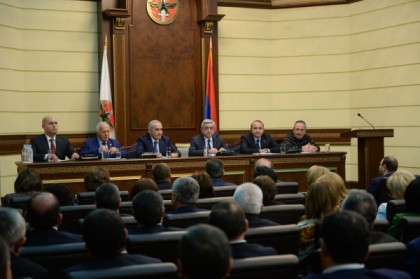 «ՉԻ». Յախք, ինչ էլ հին Սահմանադրություն ա. իսկ գուցե հնամաշ ու լաքաներով պատված ՀՀԿ-ն փոխե՞նք
