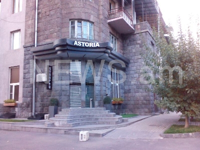 «Աստորիա» հյուրանոցը, որտեղ մահացած էին գտել Մութաֆյանին, փակ է (Ֆոտո)