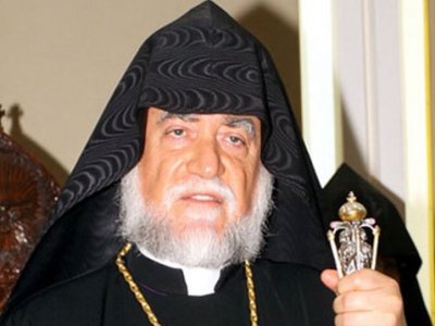 Aram I conveys letter of condolence to France President