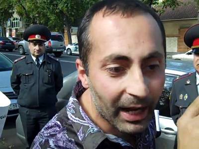 Դոգի տան խուզարկությունը եւ ձերբակալումը տեսագրած ոստիկանների դեմ հաղորդում են ներկայացրել