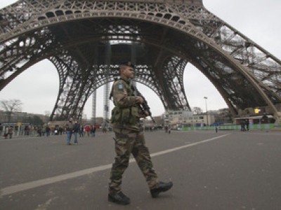 Угроза взрыва у Эйфелевой башни оказалась ложной